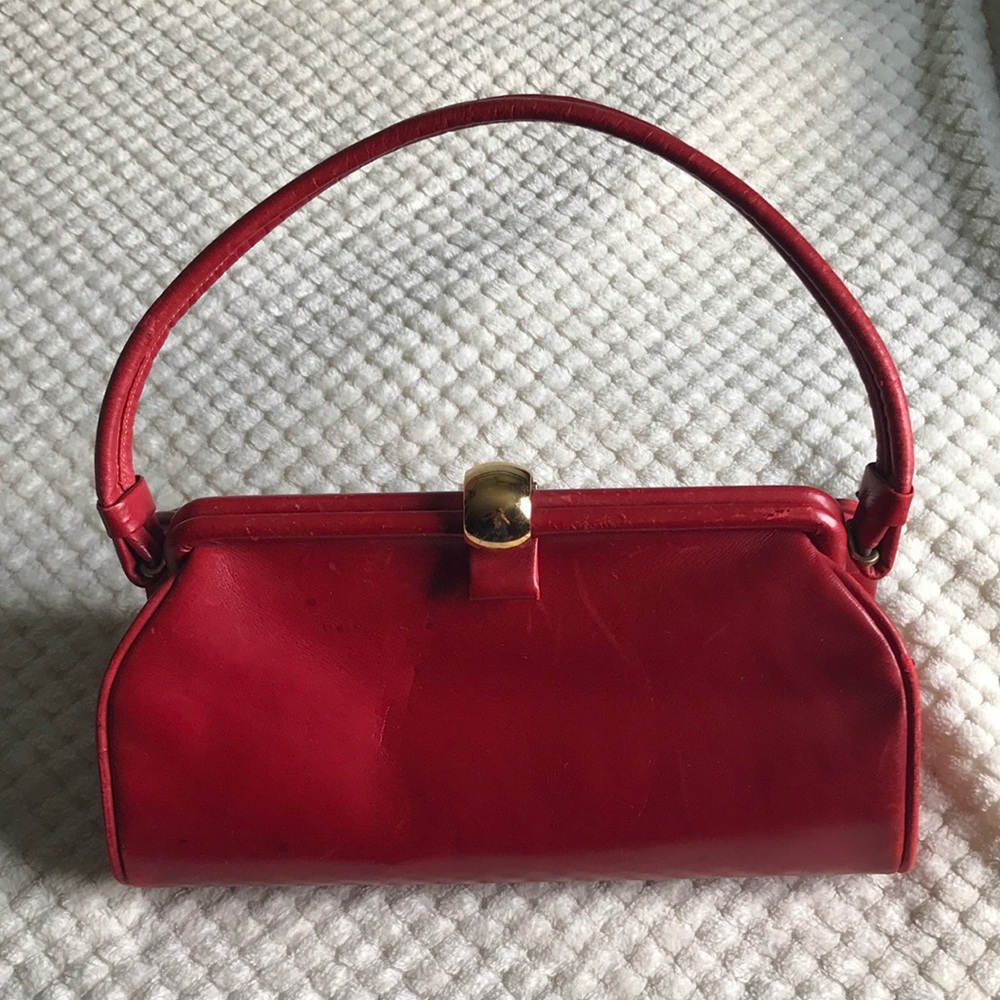 Koret Elegant Red Vintage Calfskin Handbag
Used with love some scuffs( see pics)